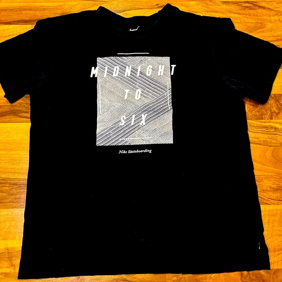 Nike Midnight To Six Nike Skateboarding Shirt Size Large Black Athletic Fit - Picture 1 of 4
